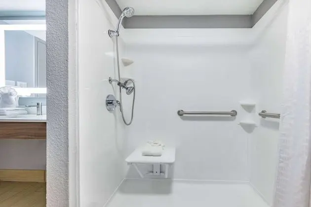 Engellilere uygun banyo