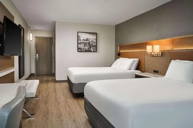 Oda, 2 Büyük (Queen) Boy Yatak, Engellilere Uygun, Sigara İçilmez