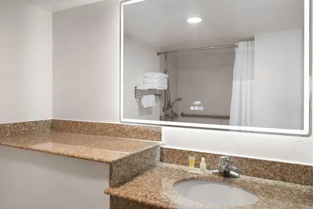 Engellilere uygun banyo