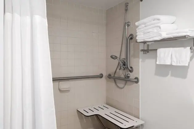 Engellilere uygun banyo