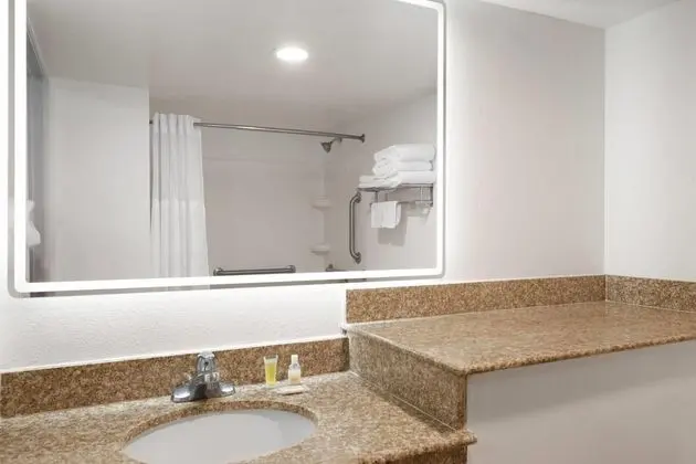 Engellilere uygun banyo