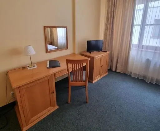 Tek Büyük veya İki Ayrı Yataklı Oda (in hotel Claris)