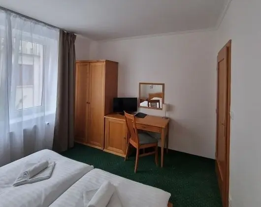 Tek Büyük veya İki Ayrı Yataklı Oda (in hotel Claris)