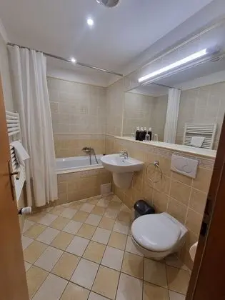 Tek Büyük veya İki Ayrı Yataklı Oda (in hotel Claris)