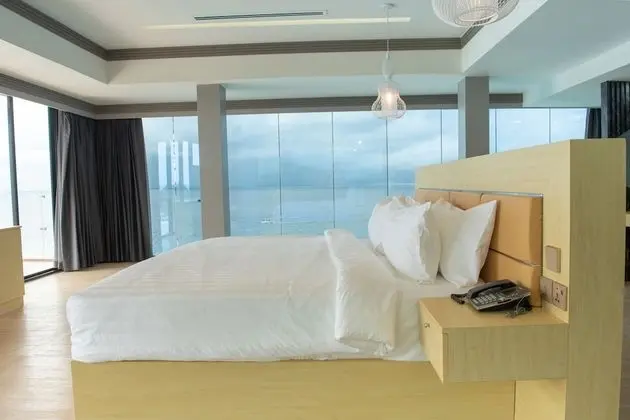 Pent House with Terrace & 360 Degree view of Ocean