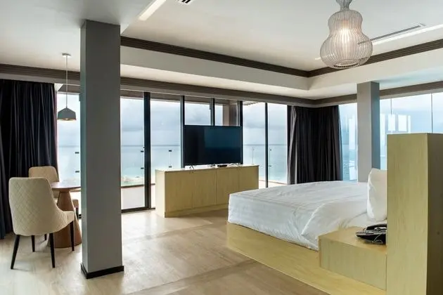 Pent House with Terrace & 360 Degree view of Ocean