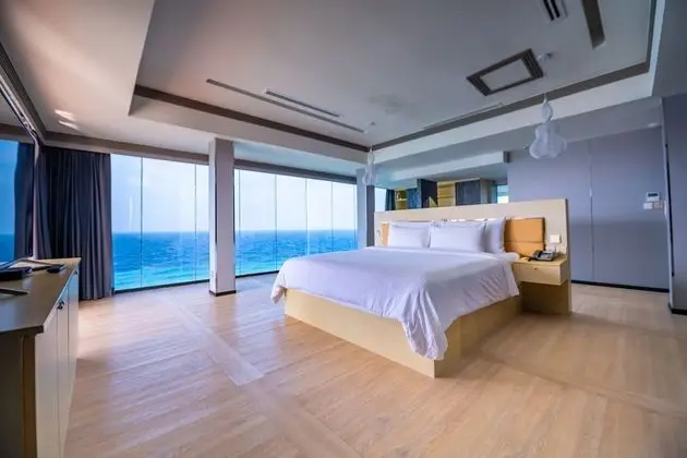 Pent House with Terrace & 360 Degree view of Ocean