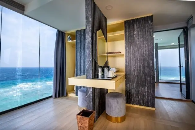 Pent House with Terrace & 360 Degree view of Ocean