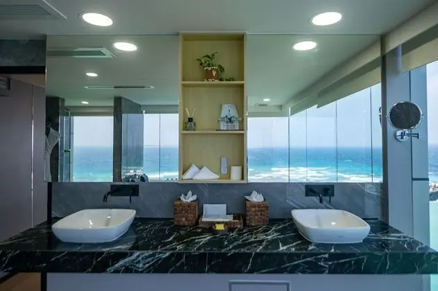 Pent House with Terrace & 360 Degree view of Ocean