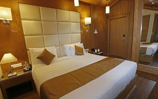 Deluxe Tek Büyük Yataklı Oda
