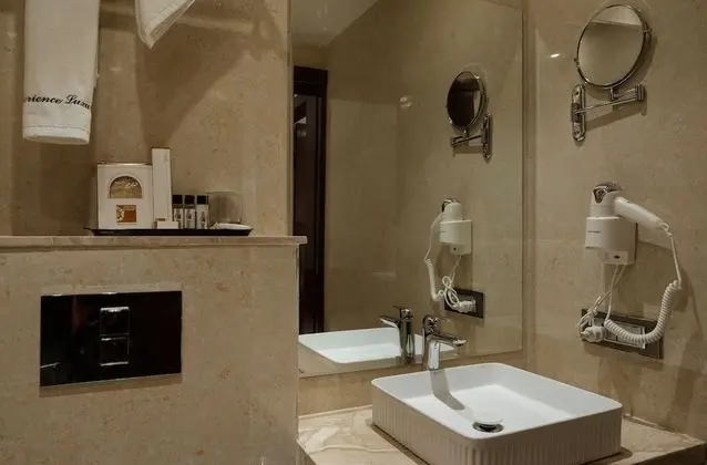Deluxe Tek Büyük veya İki Ayrı Yataklı Oda