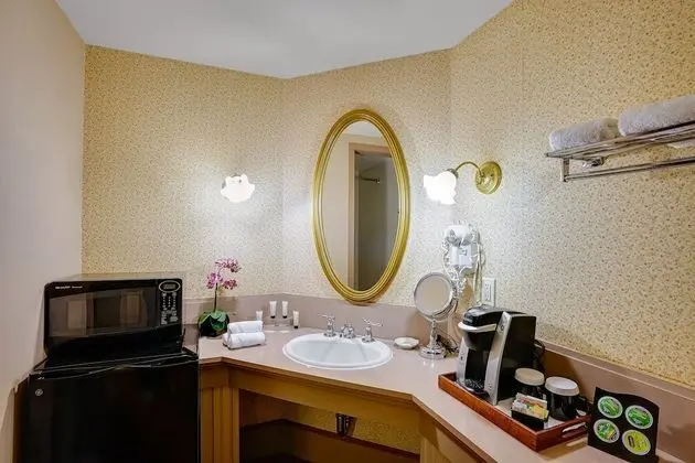 Traditional Oda, 1 Büyük (Queen) Boy Yatak (Guest Room with One Queen Bed)