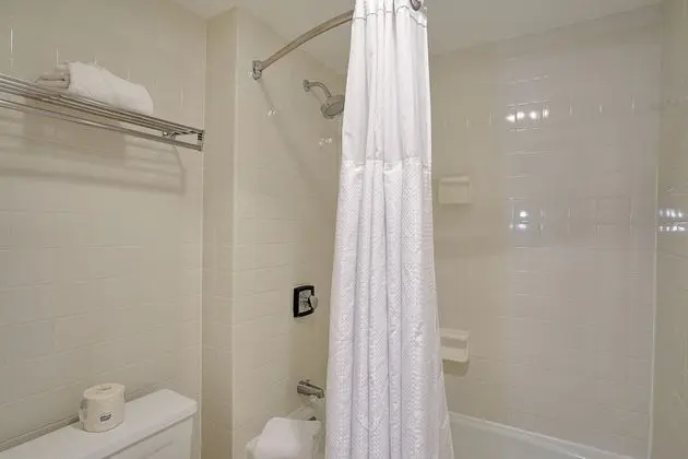 Traditional Oda, 1 Büyük (Queen) Boy Yatak (Guest Room with One Queen Bed)