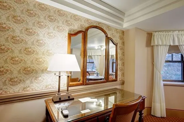 Traditional Oda, 2 Büyük (Queen) Boy Yatak (Guest Room with Two Queen Beds)