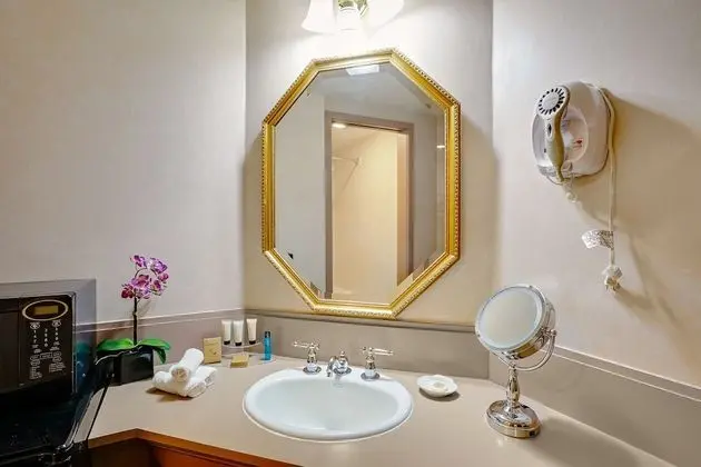 Traditional Oda, 2 Büyük (Queen) Boy Yatak (Guest Room with Two Queen Beds)