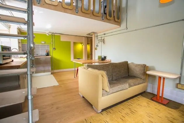 Deluxe Stüdyo (Amazon - Bed on Mezzanine)