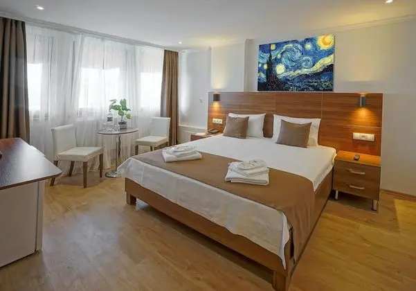Deluxe Tek Büyük Yataklı Oda
