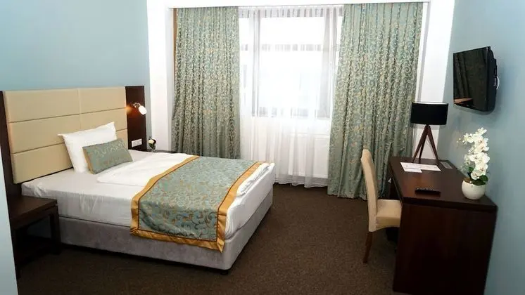 Standard Tek Büyük Yataklı Oda