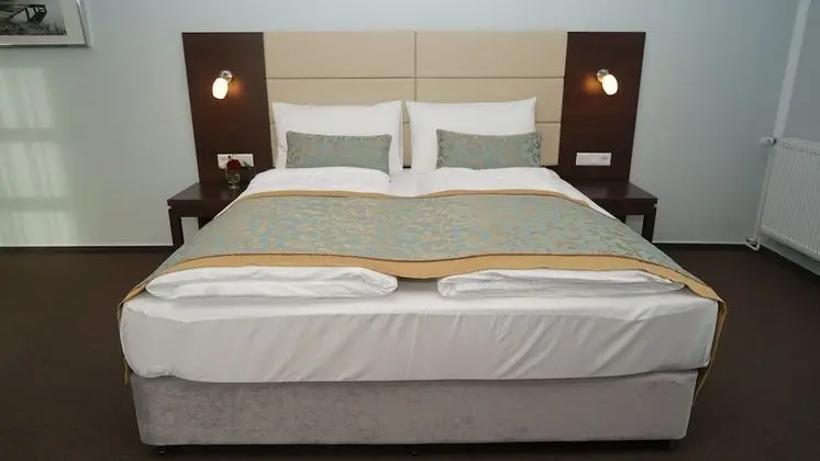 Standard Tek Büyük Yataklı Oda