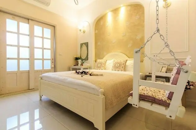 Romantic Tek Büyük Yataklı Oda, 1 Büyük (Queen) Boy Yatak (Extra 1 child TWD300 use existing bed)