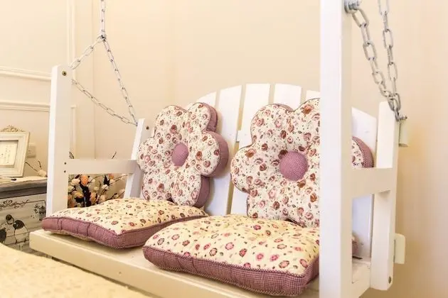 Romantic Tek Büyük Yataklı Oda, 1 Büyük (Queen) Boy Yatak (Extra 1 child TWD300 use existing bed)