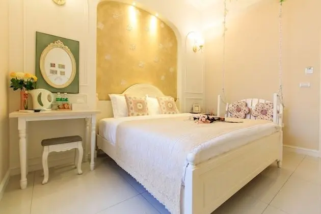 Romantic Tek Büyük Yataklı Oda, 1 Büyük (Queen) Boy Yatak (Extra 1 child TWD300 use existing bed)
