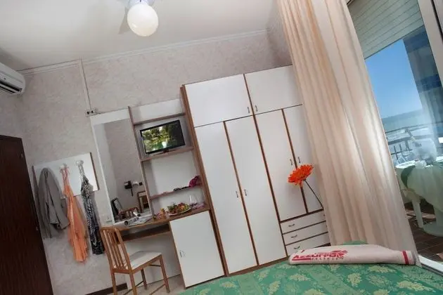 Dört Kişilik Oda, Deniz Manzaralı