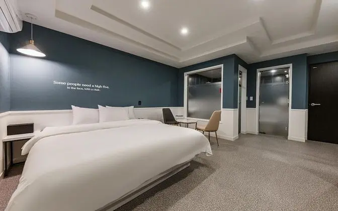 Oda (Deluxe (with styler Netflix available)