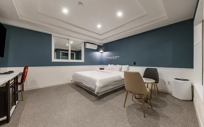 Oda (Deluxe (with styler Netflix available)