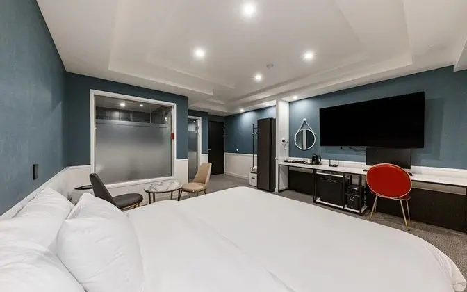 Oda (Deluxe (with styler Netflix available)