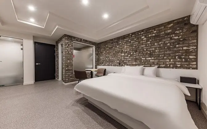 Oda (Deluxe (with styler Netflix available)