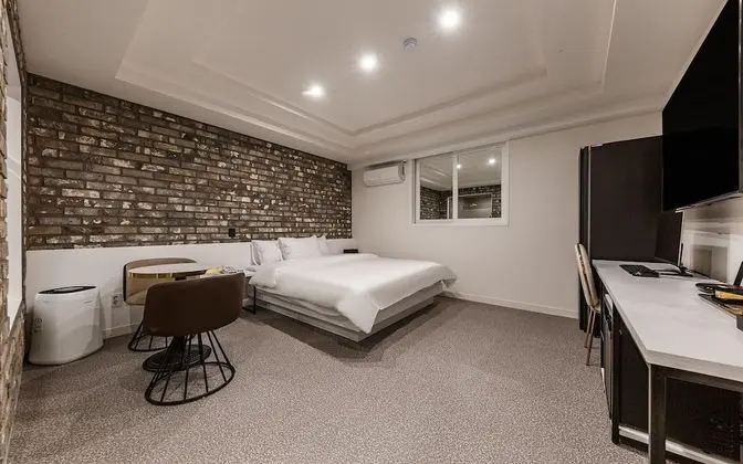 Oda (Deluxe (with styler Netflix available)