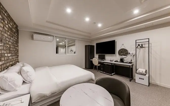 Oda (Deluxe (with styler Netflix available)