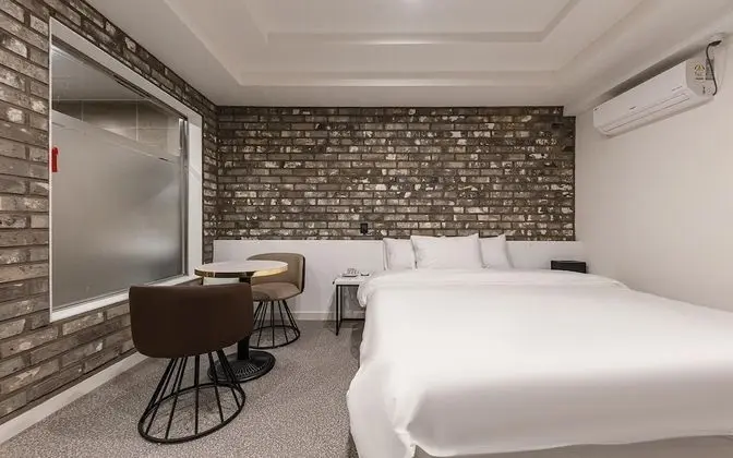 Oda (Deluxe (with styler Netflix available)