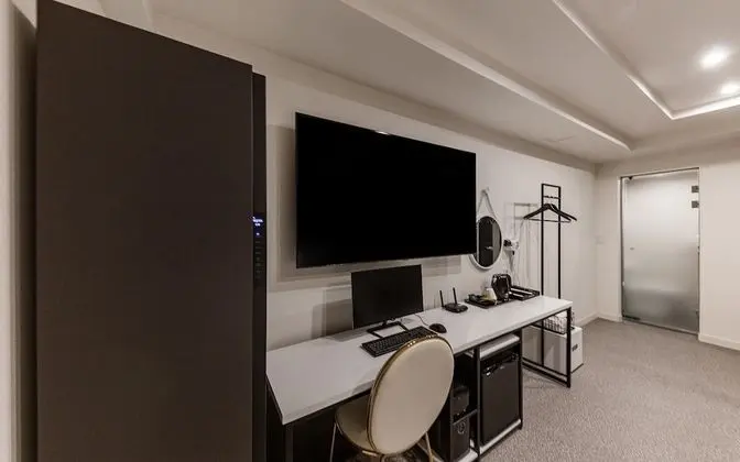 Oda (Deluxe (with styler Netflix available)