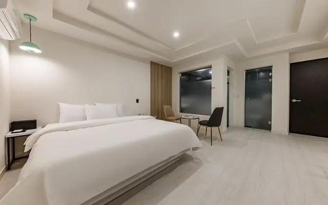 Oda (Deluxe (with styler Netflix available)