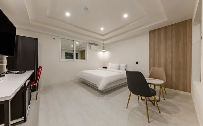 Oda (Deluxe (with styler Netflix available)