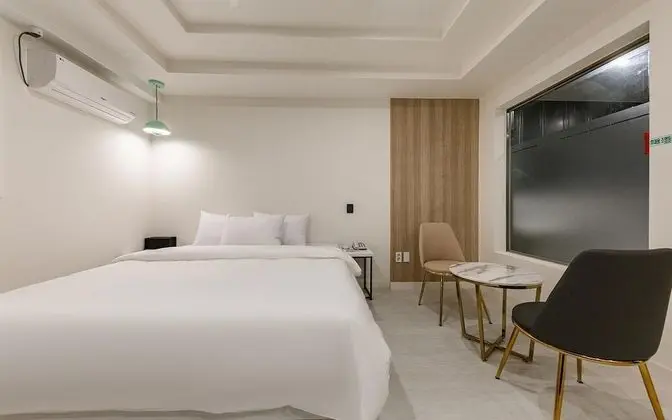 Oda (Deluxe (with styler Netflix available)