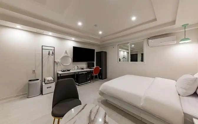 Oda (Deluxe (with styler Netflix available)