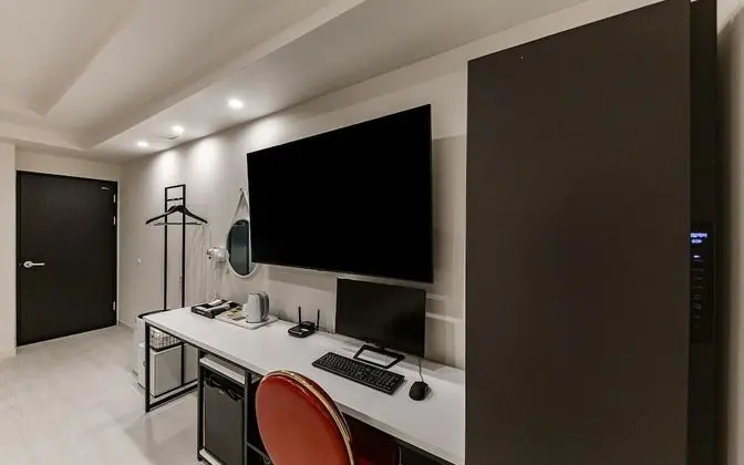 Oda (Deluxe (with styler Netflix available)