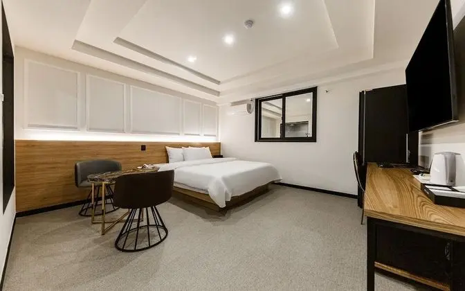 Oda (Deluxe (with styler Netflix available)