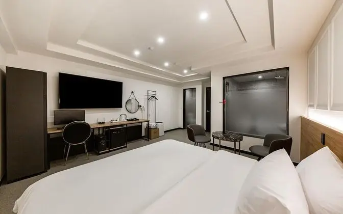 Oda (Deluxe (with styler Netflix available)