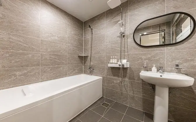 Oda (Deluxe (with styler Netflix available)