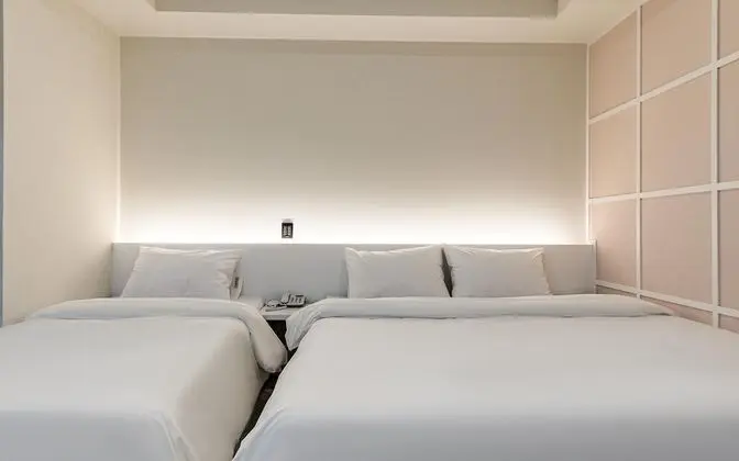 Oda (Twin (with styler Netflix available))