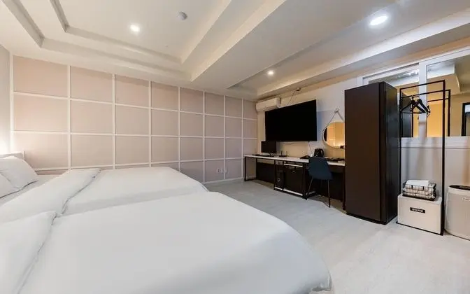 Oda (Twin (with styler Netflix available))