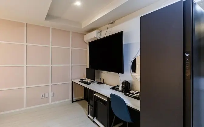 Oda (Twin (with styler Netflix available))