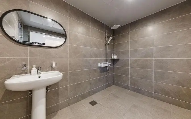 Oda (Twin (with styler Netflix available))