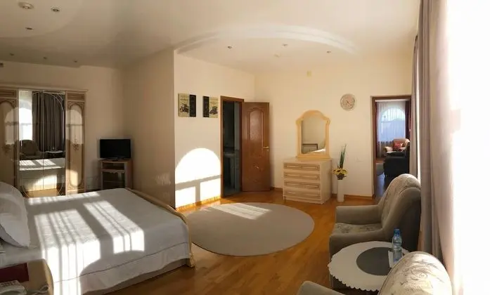 Luxury Tek Büyük Yataklı Oda