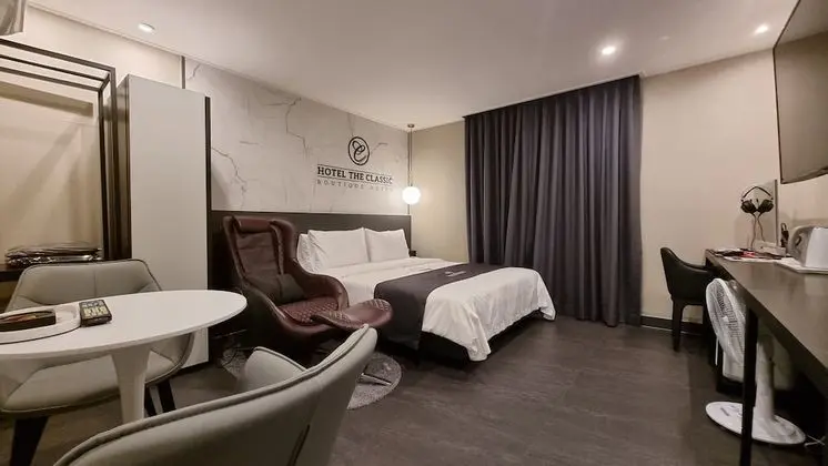 Premium Tek Büyük Yataklı Oda