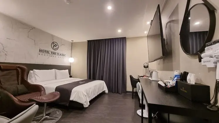Premium Tek Büyük Yataklı Oda